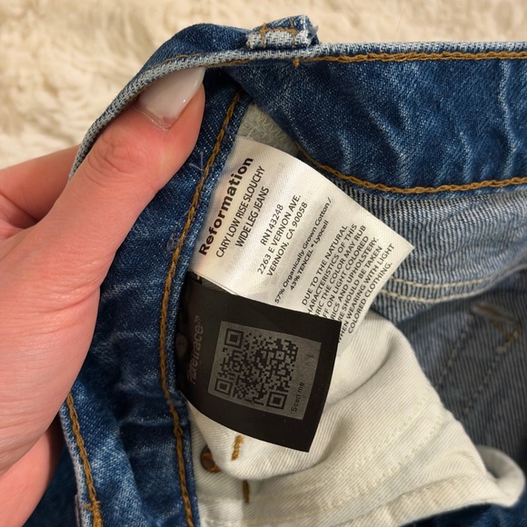 REFORMATION Cary Low Rise Slouchy Wide Leg Short Jeans - Cleary - Picture 7 of 9